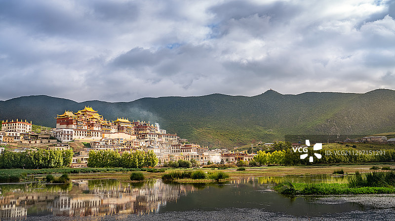 松赞林寺图片素材