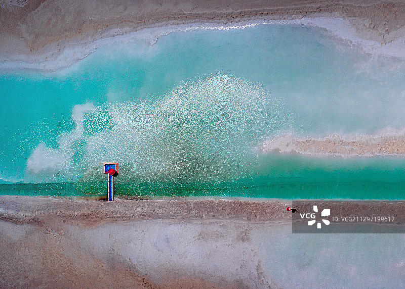 长滩旅人——青海东吉奈尔湖图片素材
