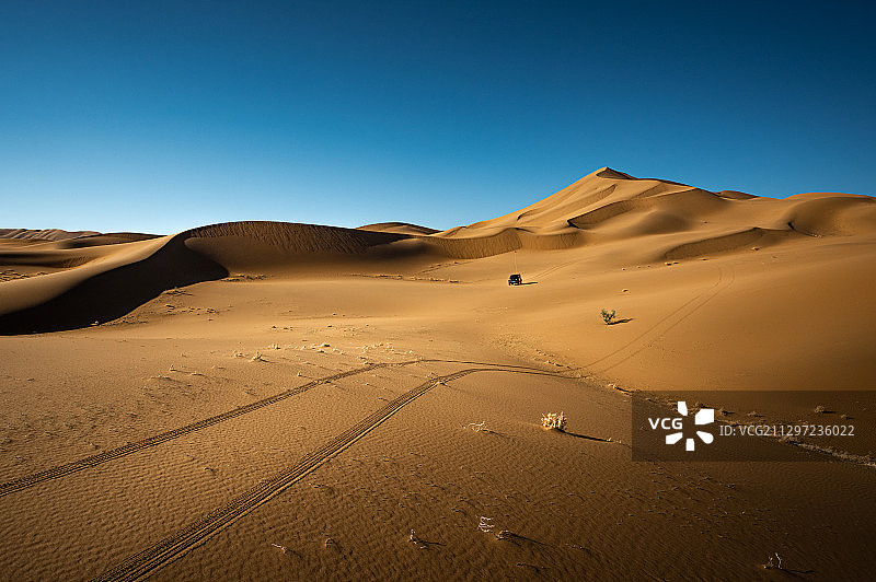 沙漠攀登图片素材