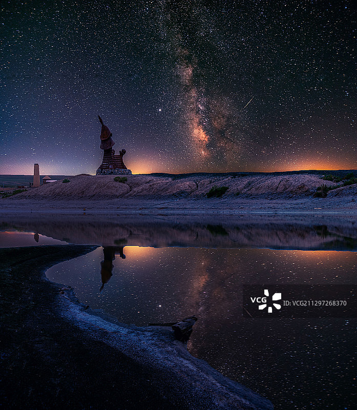二连浩特盐湖的星空光影图片素材
