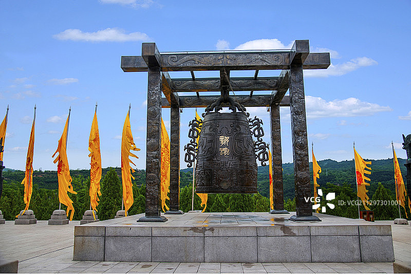 陕西延安黄帝陵轩辕祭祀广场龙魂大钟图片素材