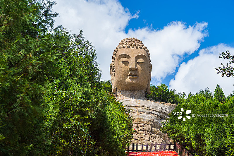 太原蒙山大佛白天多云图片素材