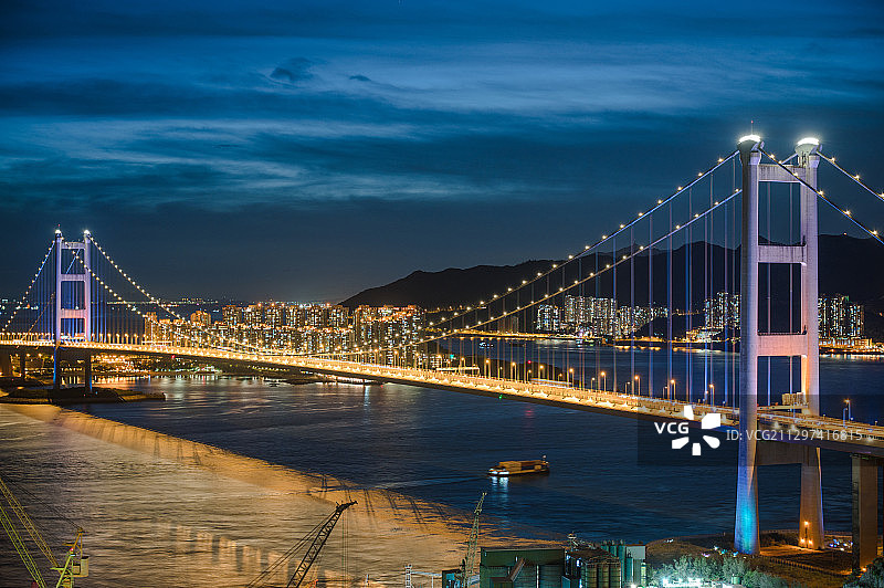 夜幕降临的香港青马大桥，汽车，背景，国际，跨海，海报，配图图片素材