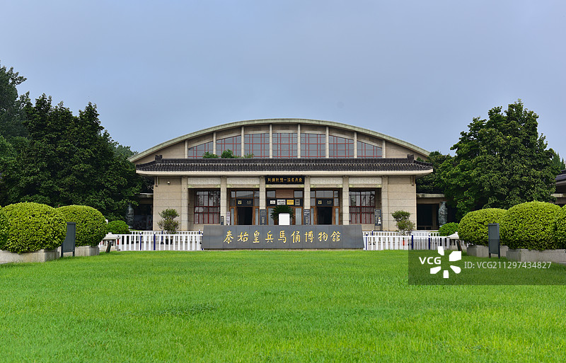 陕西西安秦始皇兵马俑博物馆一号坑遗址大门图片素材