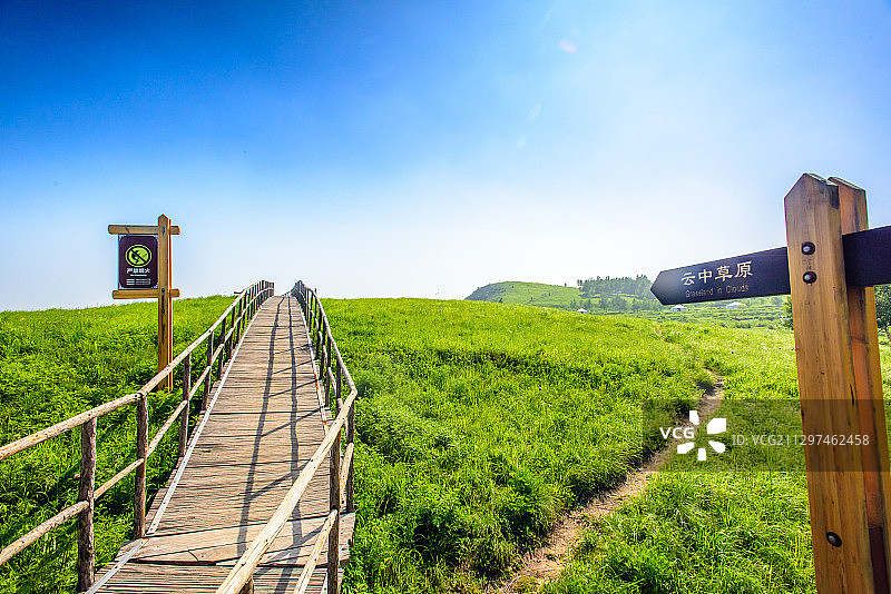 河北黄龙山庄云中草原图片素材