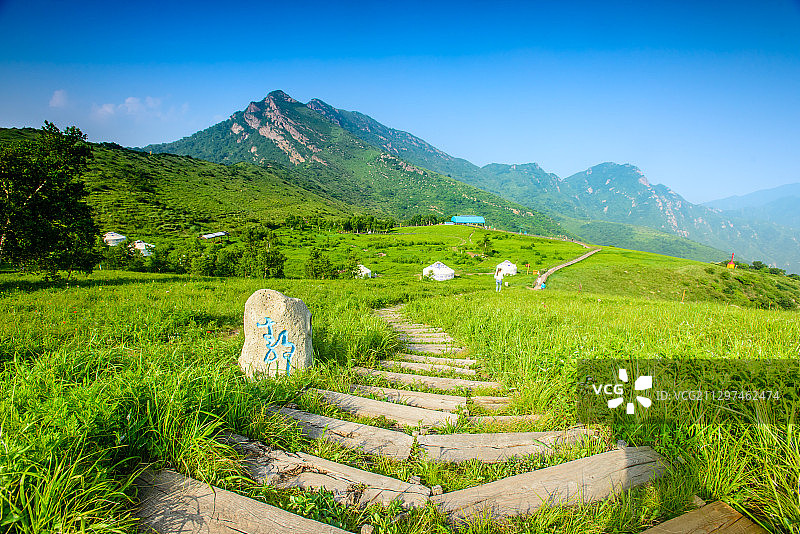 河北黄龙山庄云中草原图片素材
