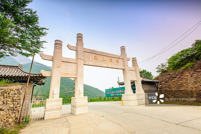 河北黄龙山庄景区大门图片素材