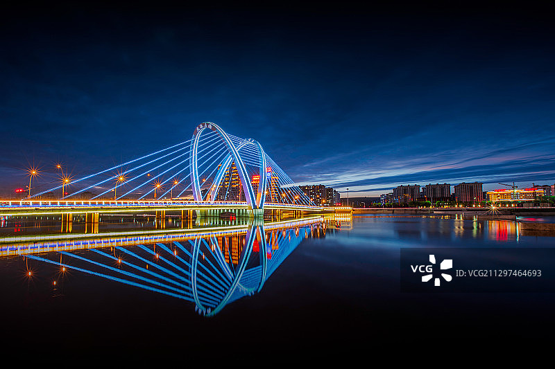 亚洲中国东北吉林延吉市天池大桥夜景图片素材