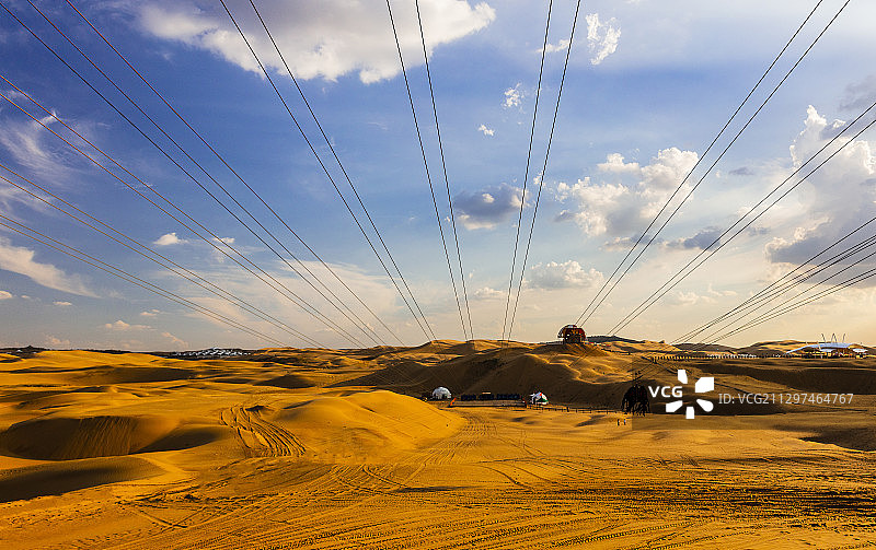大漠滑索，响沙湾。图片素材