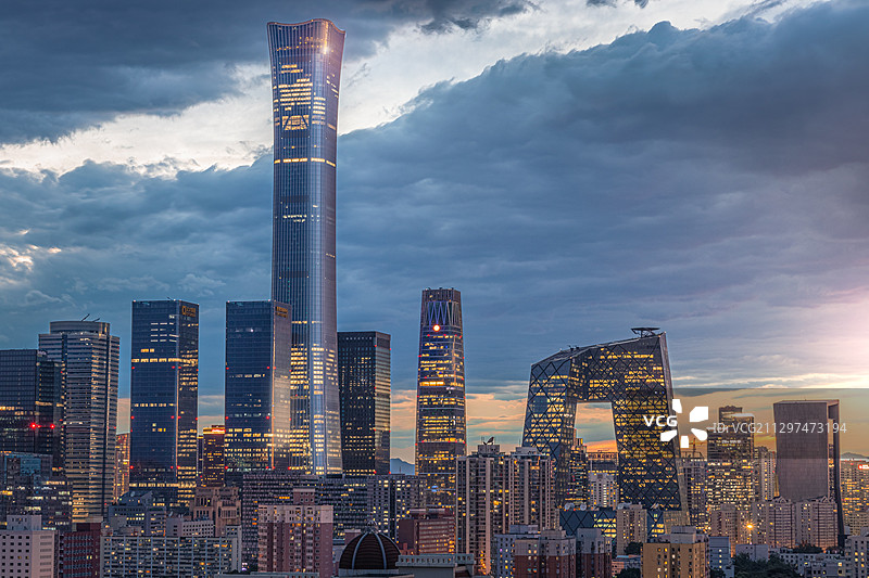 雷暴大雨后开始放晴的北京国贸CBD图片素材