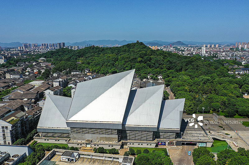大剧院和府山公园+浙江省绍兴市越城区绍兴大剧院图片素材