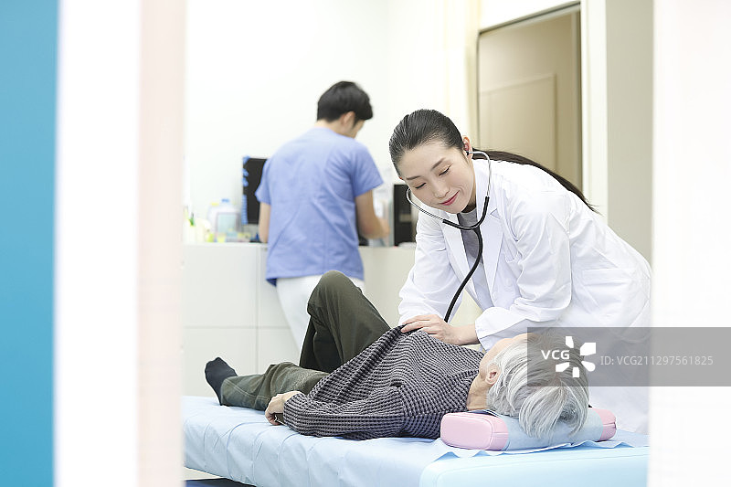医院女医生检查图片素材
