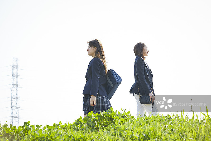 女人和女学生图片素材