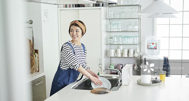 女人生活家务图片素材