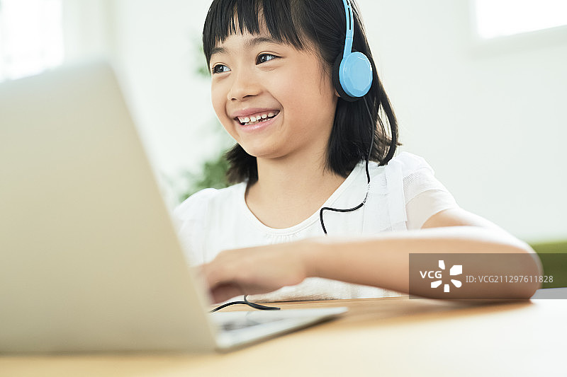 女孩学习图片素材