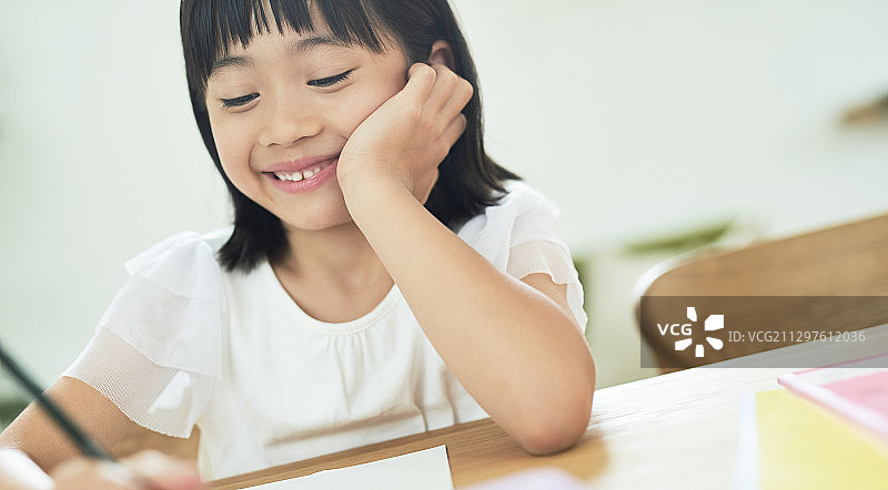 女孩学习图片素材