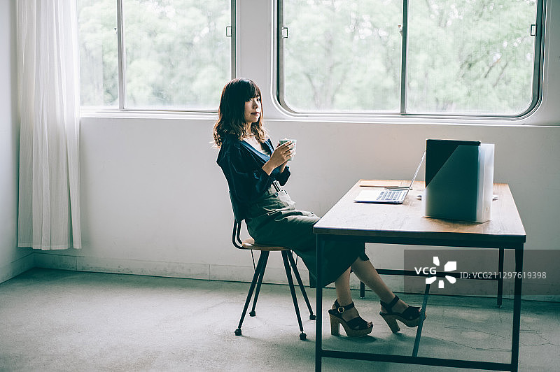 女士商务咖啡图片素材