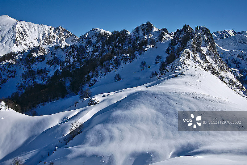 法国塔拉斯孔雪山风光图片素材