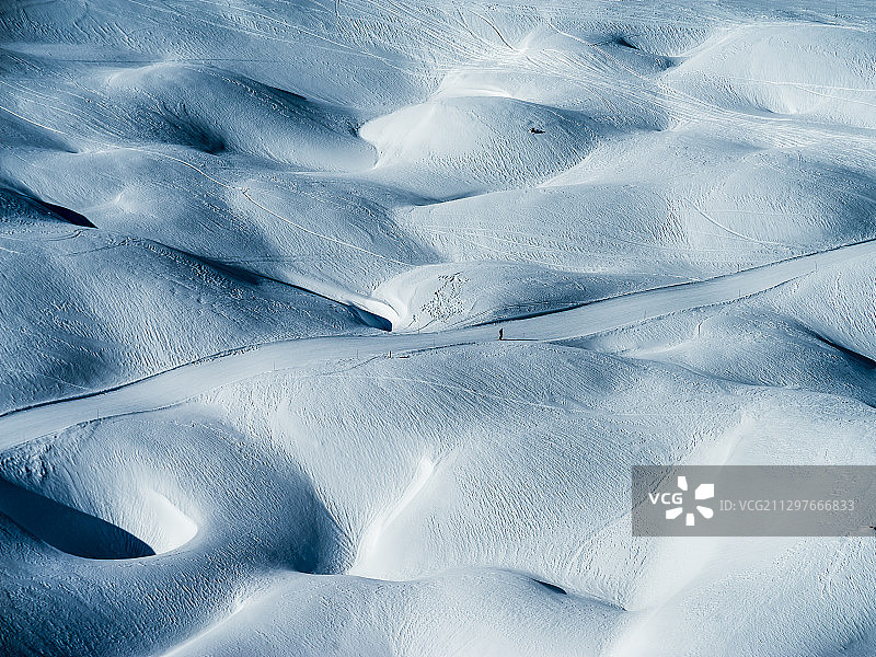 法国库尔舍韦尔冰冻水面特写图片素材