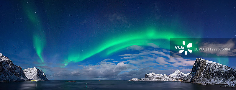 挪威格拉夫达尔的雪山夜景图片素材