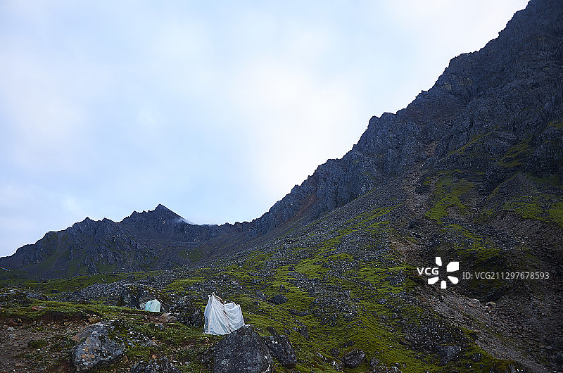 尼泊尔纳加阔特山脉的仰视角度图片素材