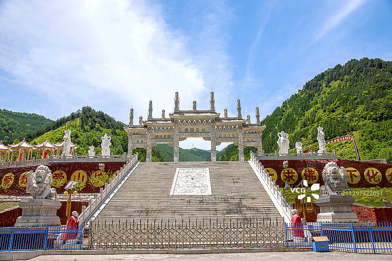 山西忻州市五台山白云寺“佛国圣城”汉白玉牌坊图片素材