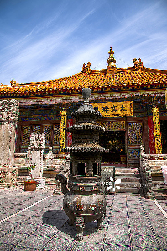 山西忻州市五台山菩萨顶寺院大文殊殿图片素材