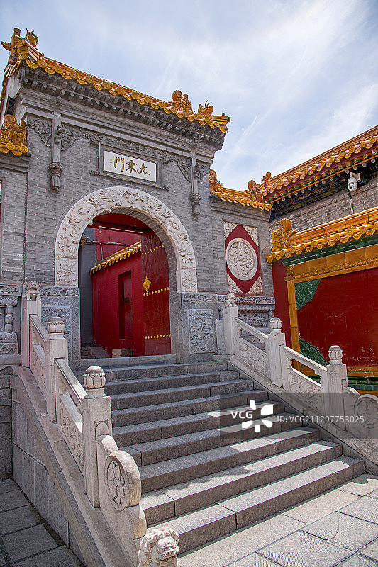 山西忻州市五台山菩萨顶寺院大乘门图片素材