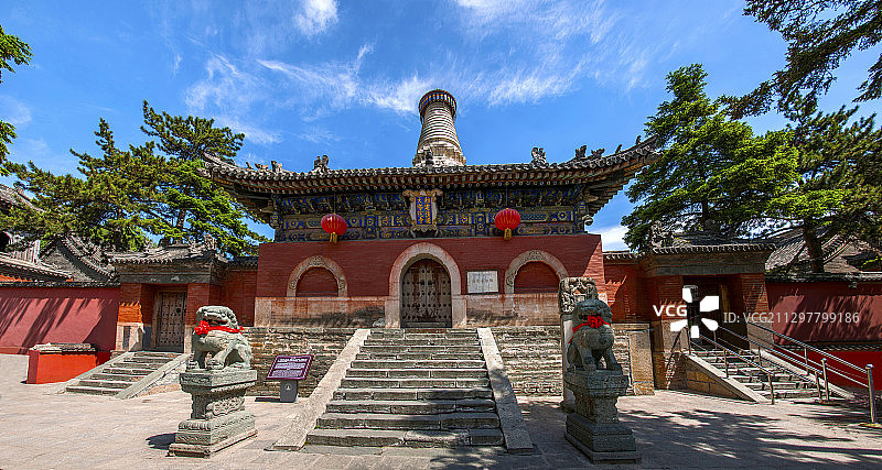 山西忻州市五台山塔院寺寺院大白塔图片素材