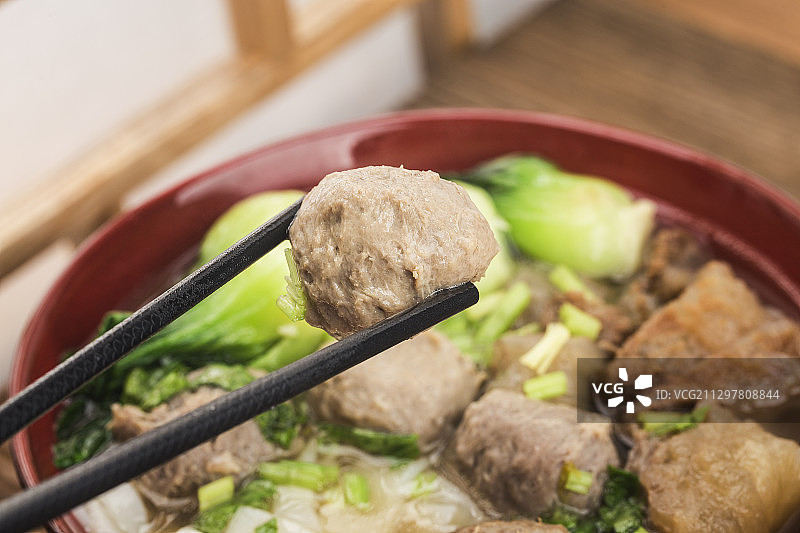 一碗牛筋丸粿条图片素材