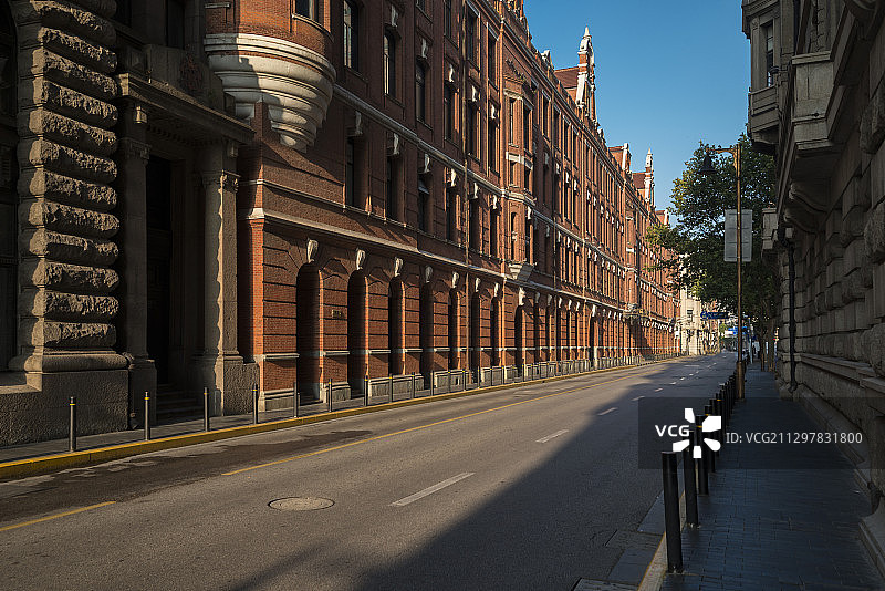 清晨无人老建筑红砖蓝天外滩源图片素材