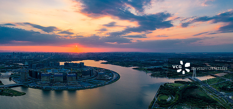 郑州北龙湖金融岛暮色图片素材