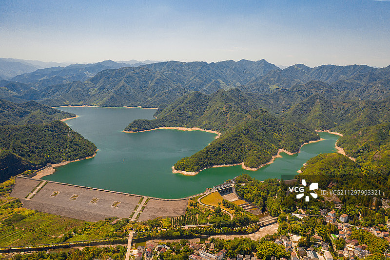 夏日中的金华饮用水水源地金兰水库航拍图片素材