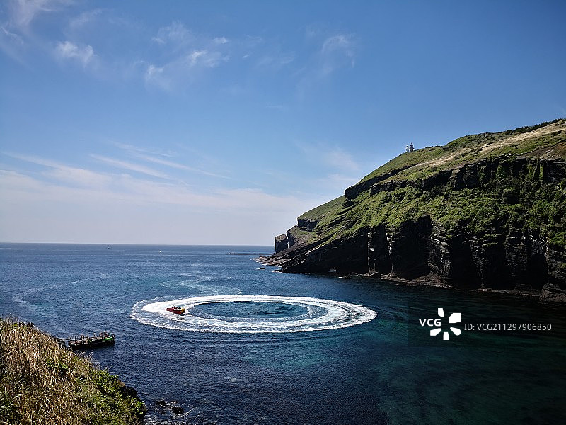 碧蓝的天空、清澈见底的海水图片素材