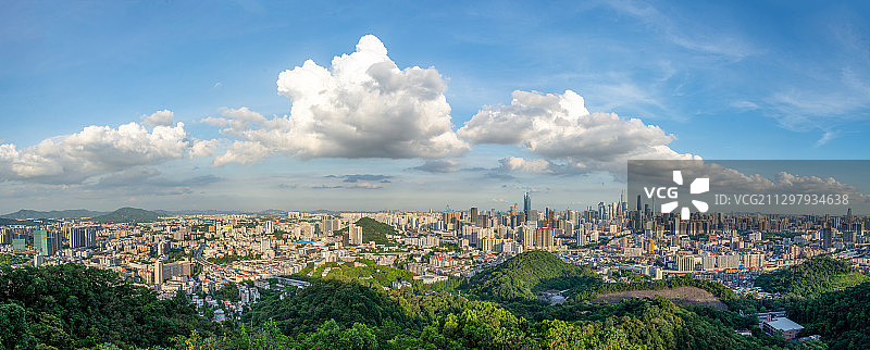 白云山俯瞰广州城市风光全景图片素材
