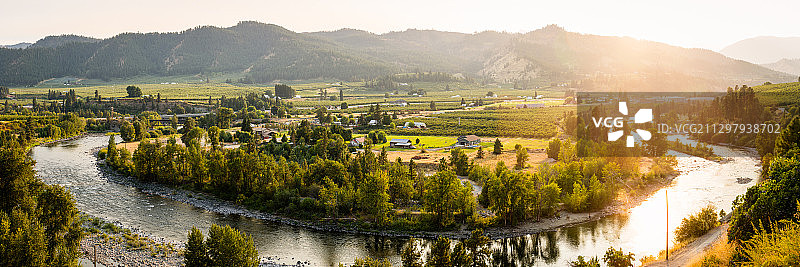 美国韦纳奇河畔建筑全景图片素材