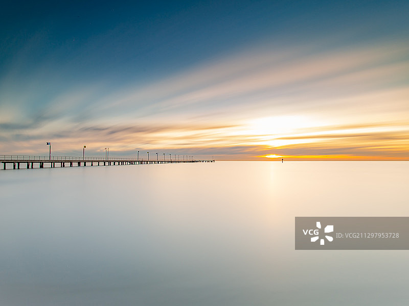 澳大利亚弗兰克斯顿南区日落时分天空下的海景图片素材