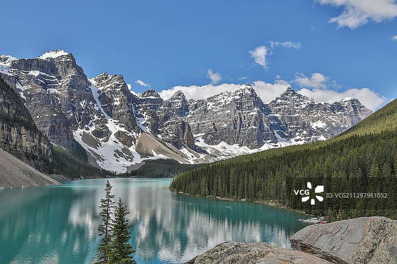 雪山湖泊风光图片素材