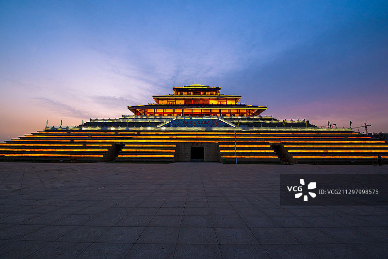 晚霞中的朝歌鹿台阁图片素材