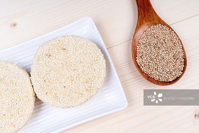 湖南衡阳特产酥薄月饼，芝麻饼图片素材