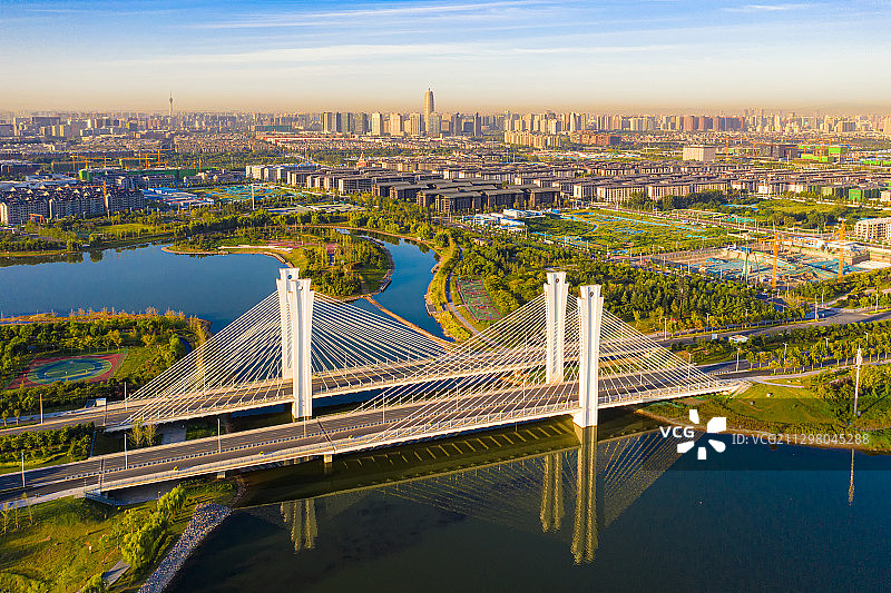 郑州北龙湖斜拉桥航拍高清鸟瞰图片素材