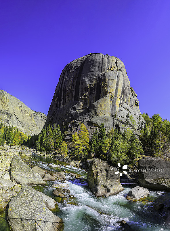 可可托海  景区地标钟岩图片素材