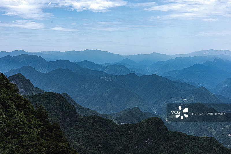 山脉蓝天白云图片素材