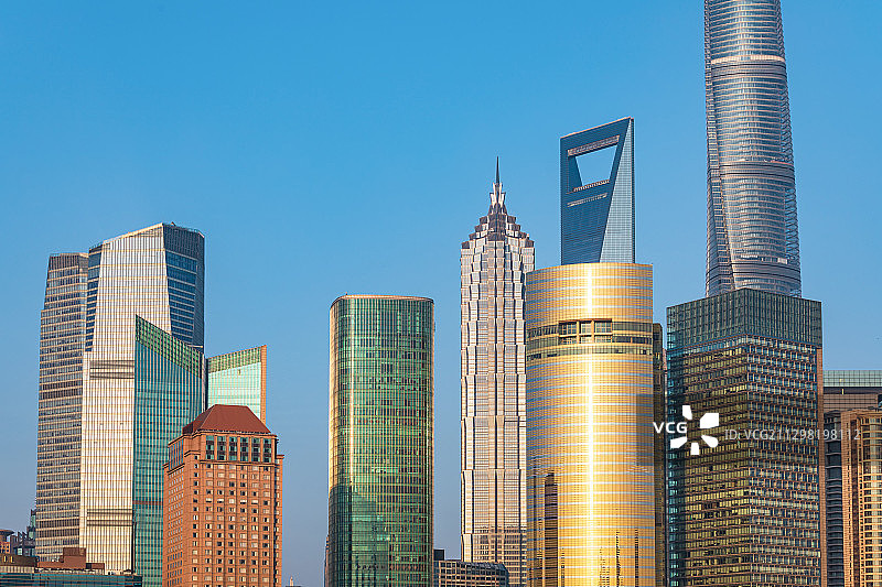 上海浦东陆家嘴城市天际线都市风光摩天大楼建筑经济商务金融中心图片素材