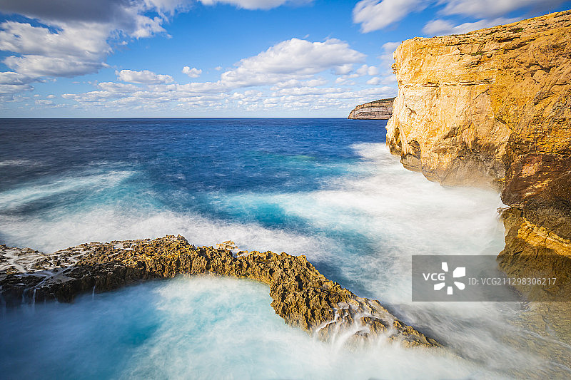 马耳他 坍塌后的蓝窗图片素材