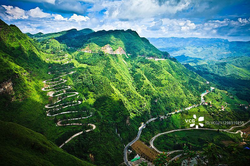 大山深处的24道拐图片素材