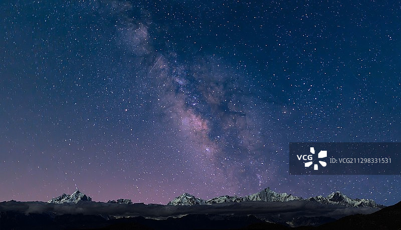 梅里十三峰   银河   夜空图片素材