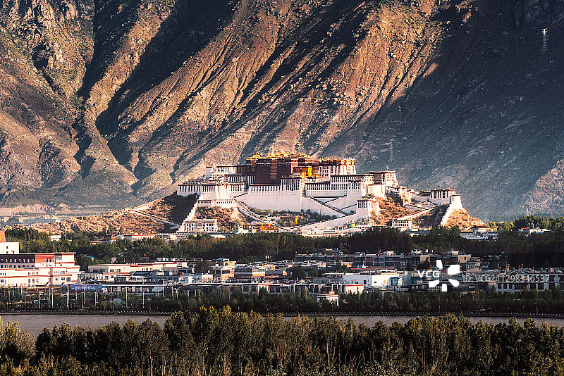 遥望布达拉宫图片素材