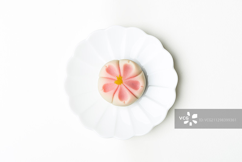 带有花卉图案的日式传统甜点图片素材