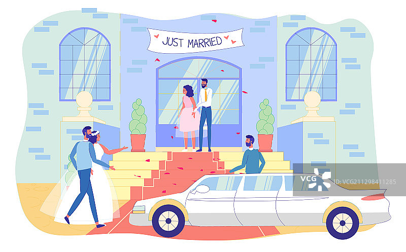 幸福的新婚夫妇坐在豪华轿车里图片素材